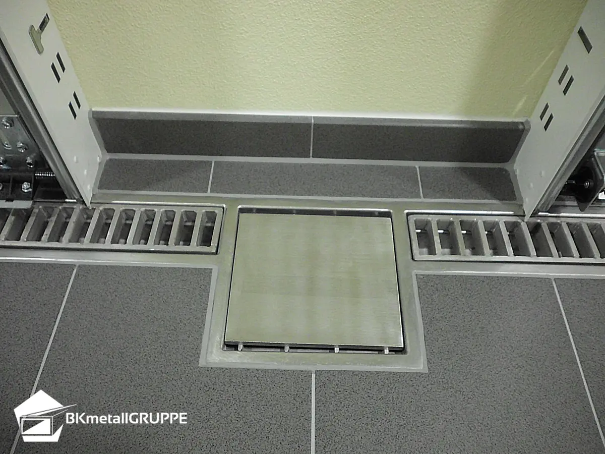 Canal de drenaj pentru garaj din oțel inoxidabil cu intrare 250x250mm