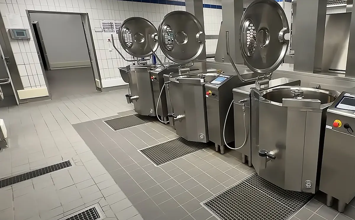 Podele industriale echipate cu tăvi de drenaj din oțel inoxidabil și canale de scurgere
